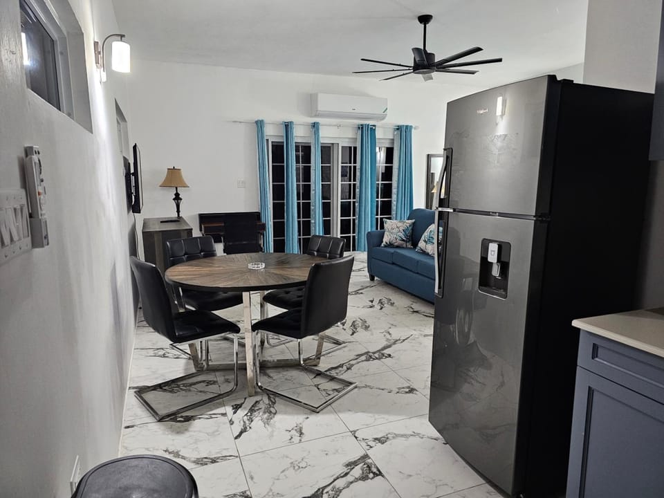 Roots Cafe Negril Rooms Hotel in Westmoreland Parish