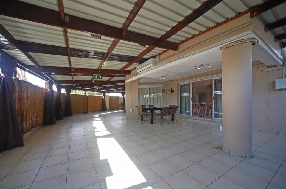 Savoy Lodge Lodge in Cape Town