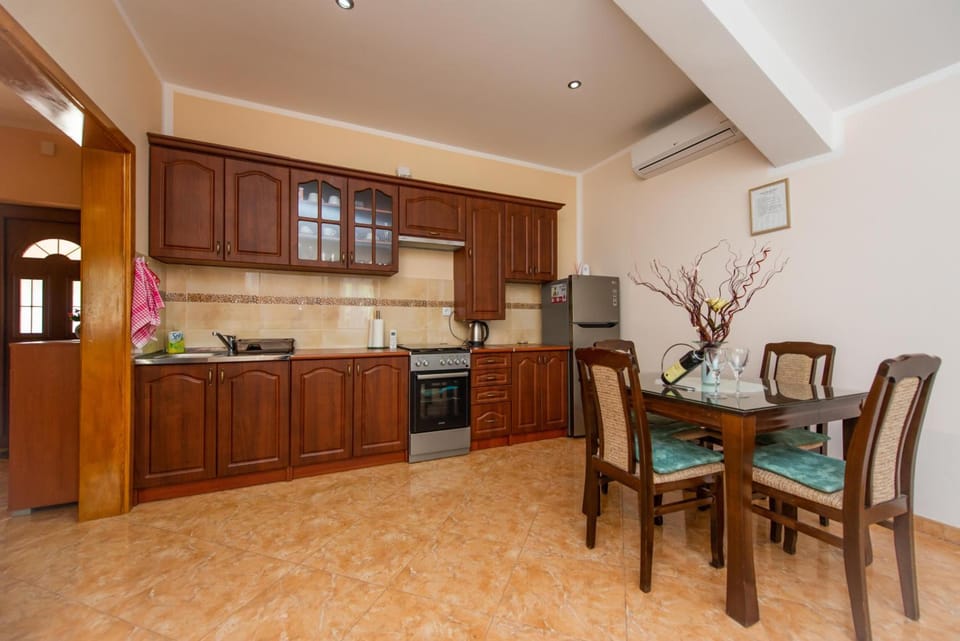 Milas Trojica Kotor Hotel in Kotor Municipality