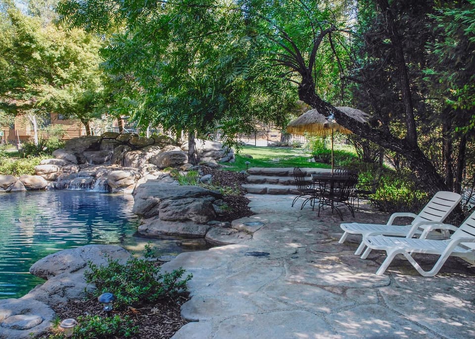 Lazy Z Resort Lodge in Twain Harte