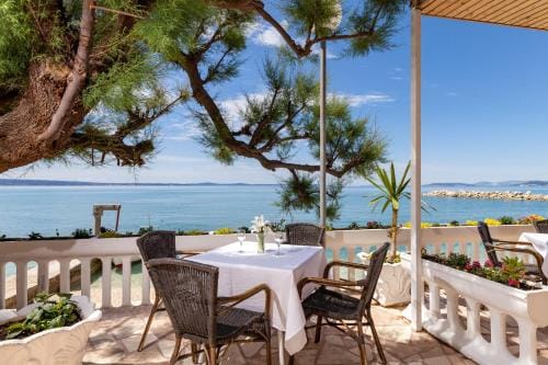 Rooms Marinac Hotel in Podstrana