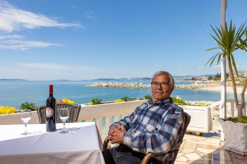 Rooms Marinac Hotel in Podstrana