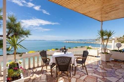 Rooms Marinac Hotel in Podstrana