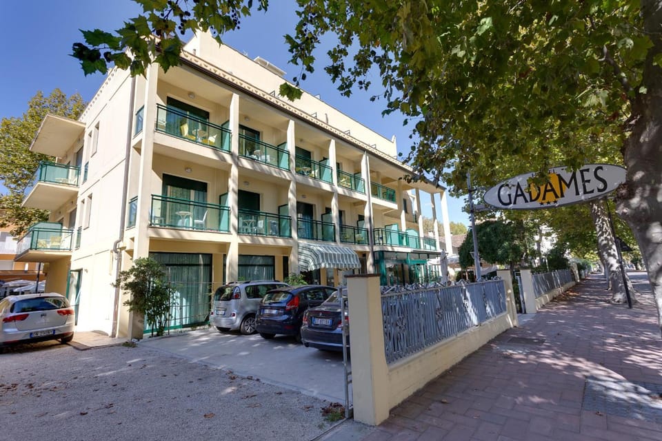 Hotel Gadames - Lunch on the Beach Hotel in Cervia