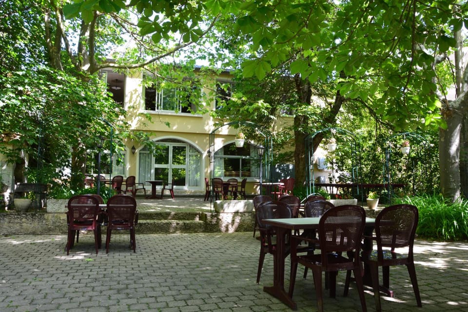 Logis Hotel Le Ceans Hotel in Provence-Alpes-Côte d'Azur