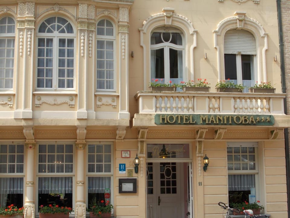 Hotel Manitoba Hotel in Flanders