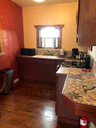 El Viejo Adobe - Across from Sul Ross campus Hotel in Alpine