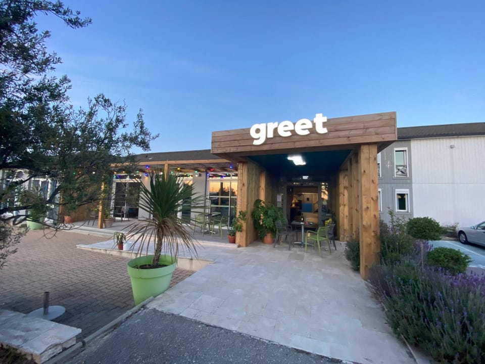 Greet Hotel Marseille Provence Aéroport Hotel in Marignane