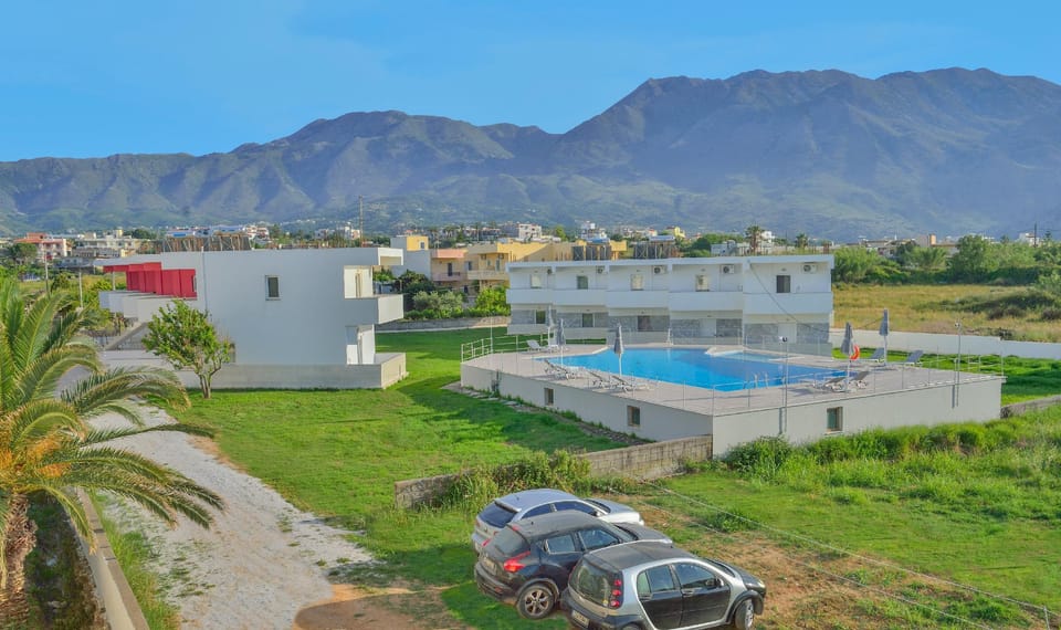 Reina Apartments Hotel in Crete