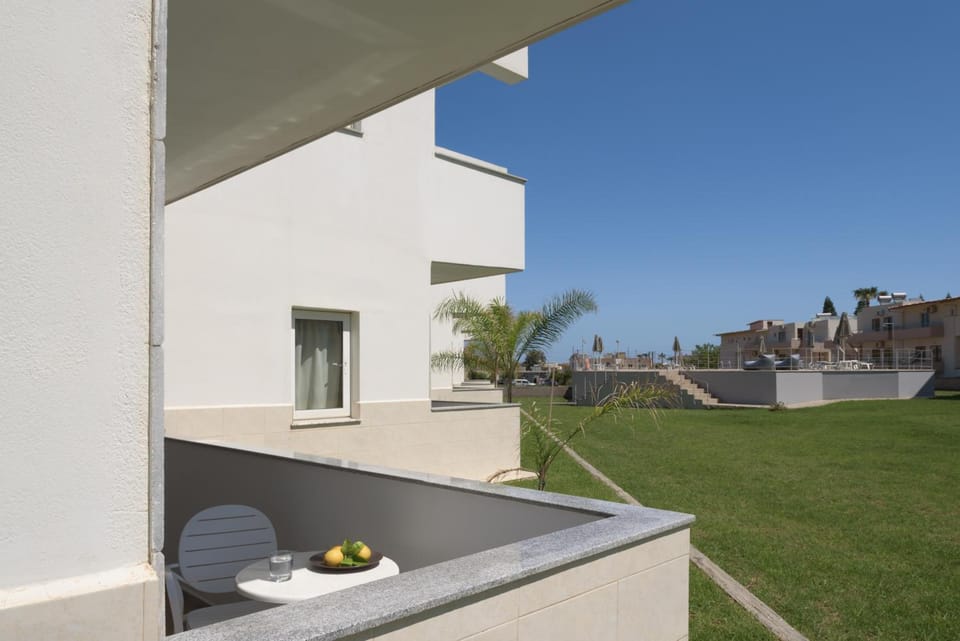 Reina Apartments Hotel in Crete
