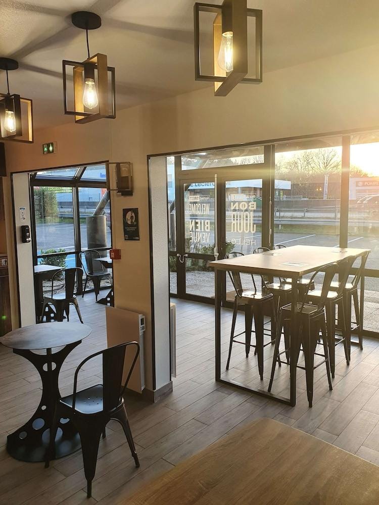 Kyriad Direct Orleans - Olivet - La Source Hotel in Orléans