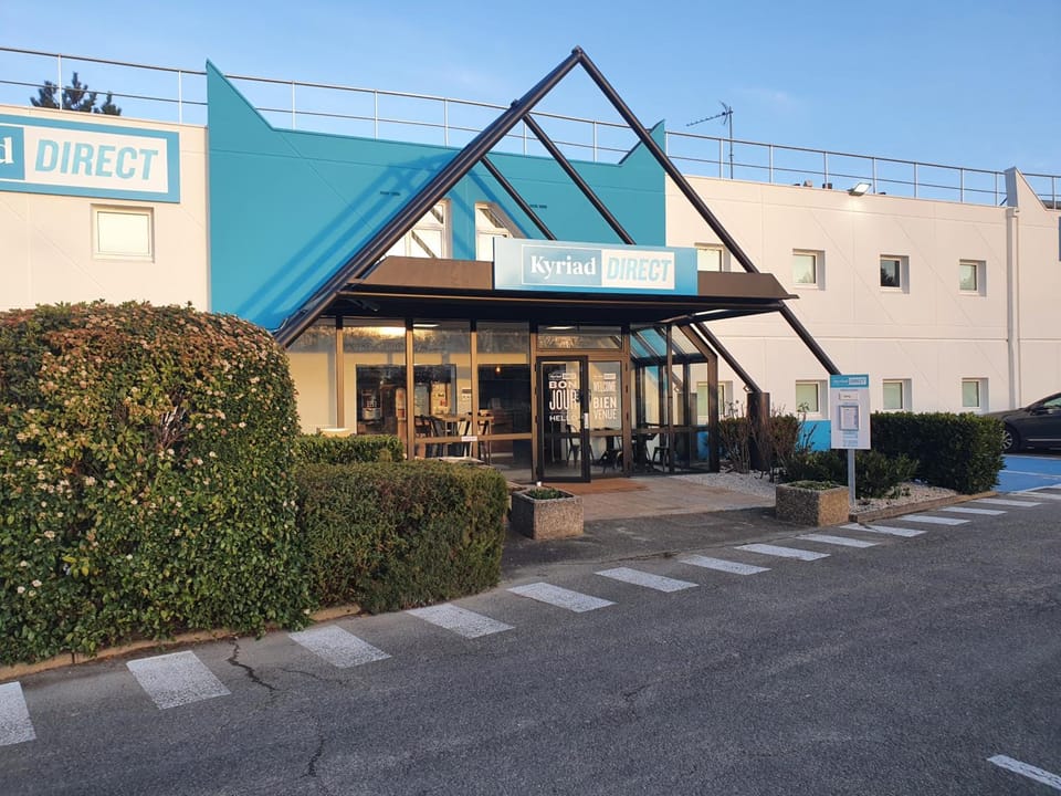 Kyriad Direct Orleans - Olivet - La Source Hotel in Orléans