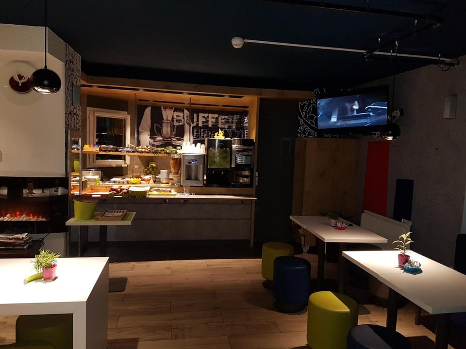 Shared lounge/TV area