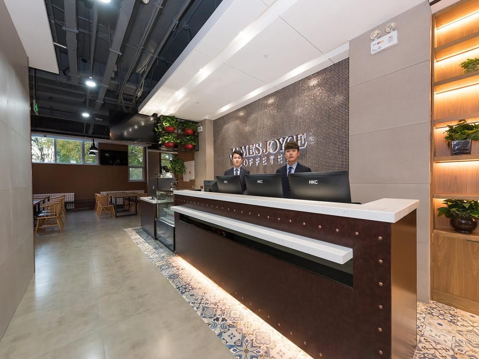 James Joyce Coffetel Beijing South Station Xingong Metro Station Dayue Chunfengli Hotel in Beijing