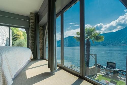 Villa Sasso on Lake Como by Rent All Como Hotel in Tremezzina