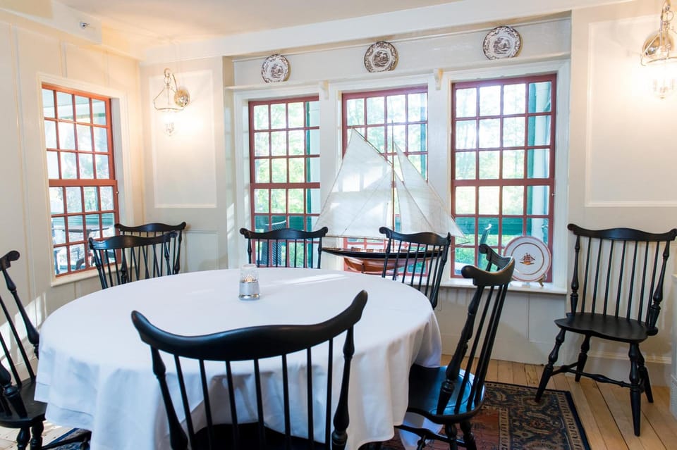 Three Chimneys Inn Hotel in Dover