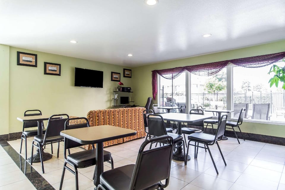 Rodeway Inn & Suites Hayward - Oakland South Hotel in San Lorenzo