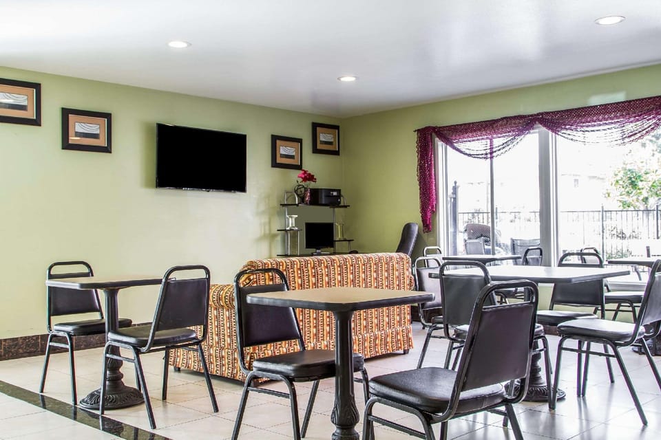 Rodeway Inn & Suites Hayward - Oakland South Hotel in San Lorenzo