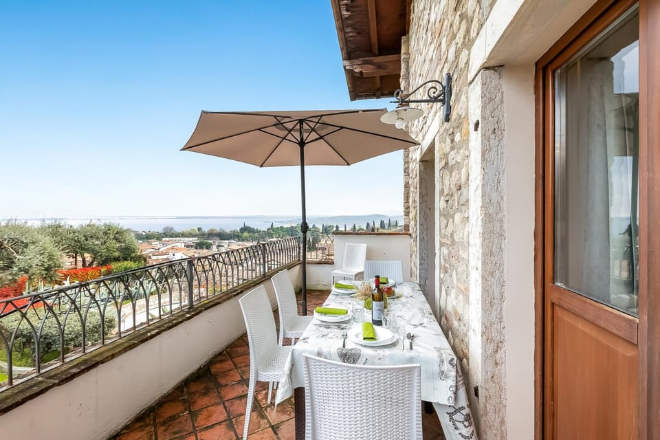 Agriturismo Cascina Crocelle - Lake View and Heated Pool Hotel in Province of Brescia