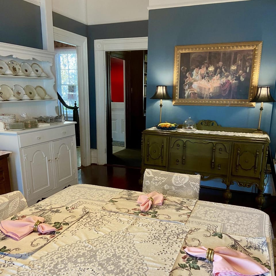 Shaw House Inn Hotel in Ferndale