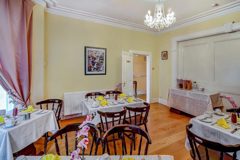 OYO Avenue House Hotel in Belfast