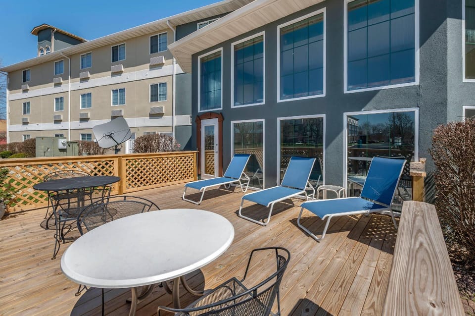 Clarion Pointe Indianapolis Airport Hotel in Plainfield
