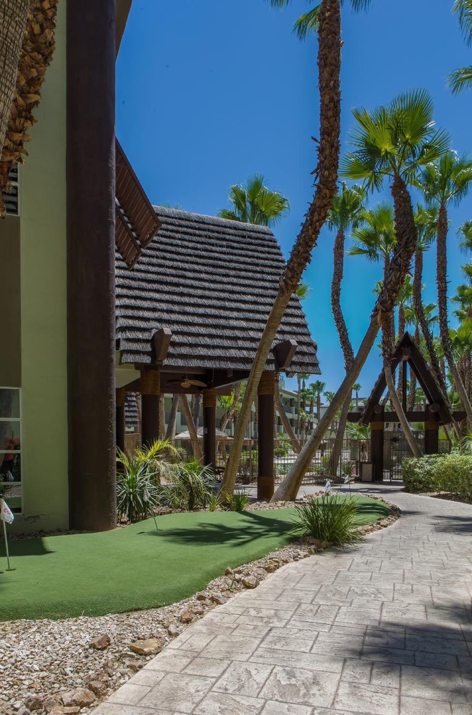 Mini golf course