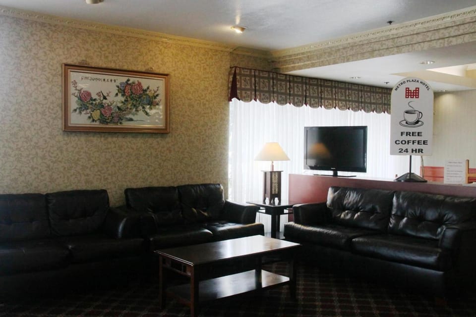 Shared lounge/TV area