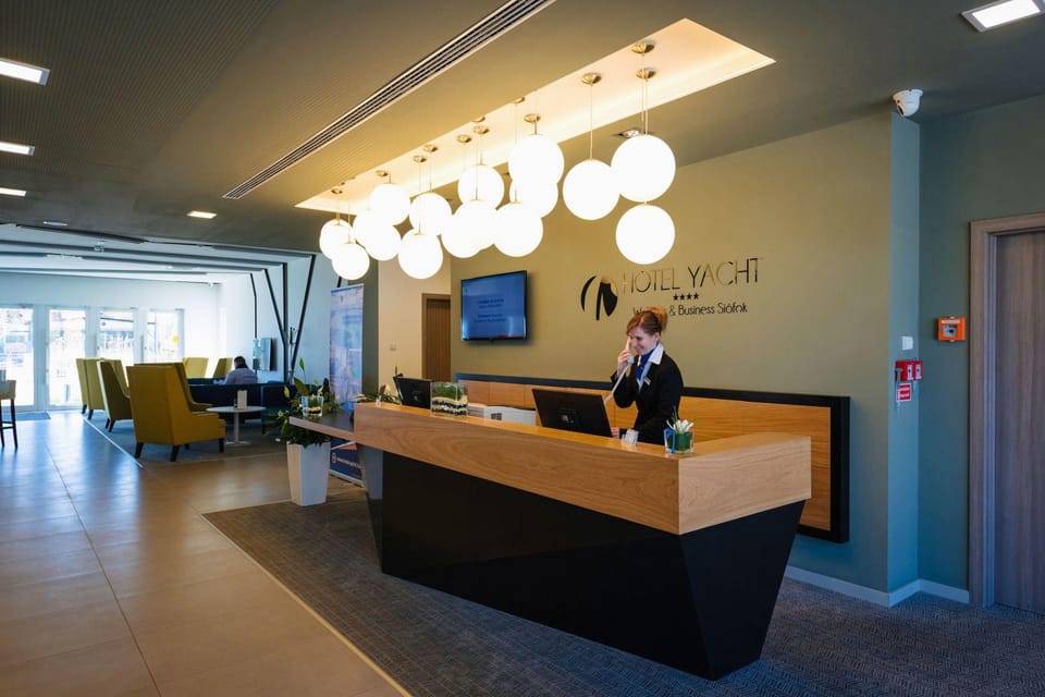 Hotel Yacht Wellness & Business Hotel in Siófok