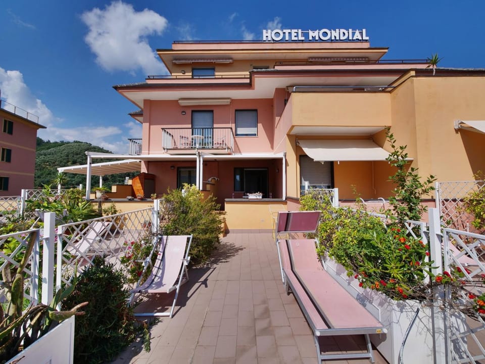 Hotel Residence Mondial Hotel in Moneglia