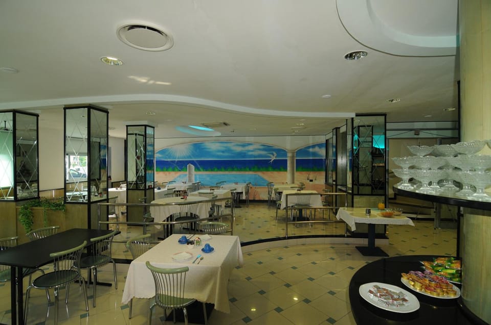 Hotel Residence Mondial Hotel in Moneglia