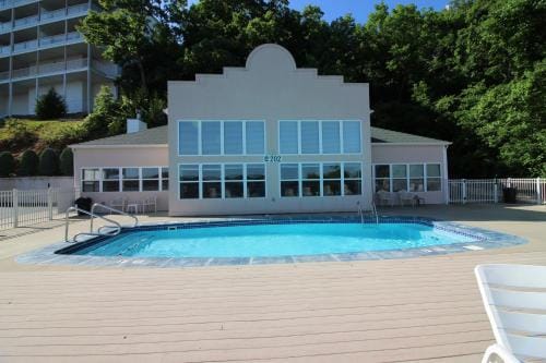 Lake Ozarks Get Away Hotel in Lake of the Ozarks