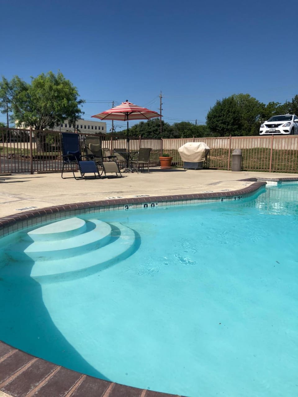 Windcrest Inn and Suites Motel in Fredericksburg