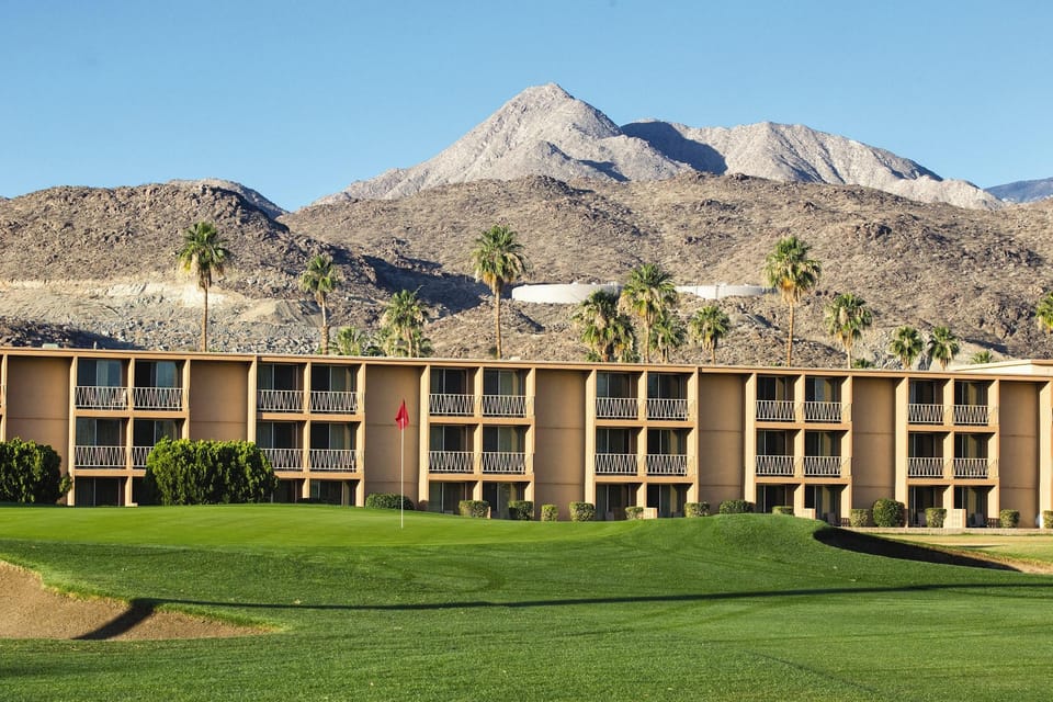 WorldMark Plaza Resort & Spa Hotel in Cathedral City