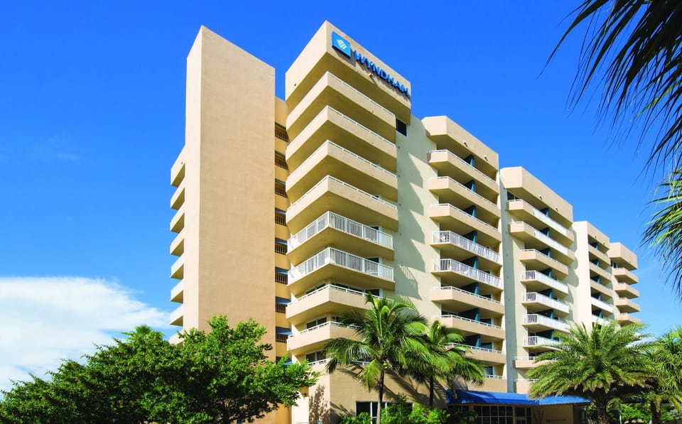 Wyndham Santa Barbara Hotel in Pompano Beach