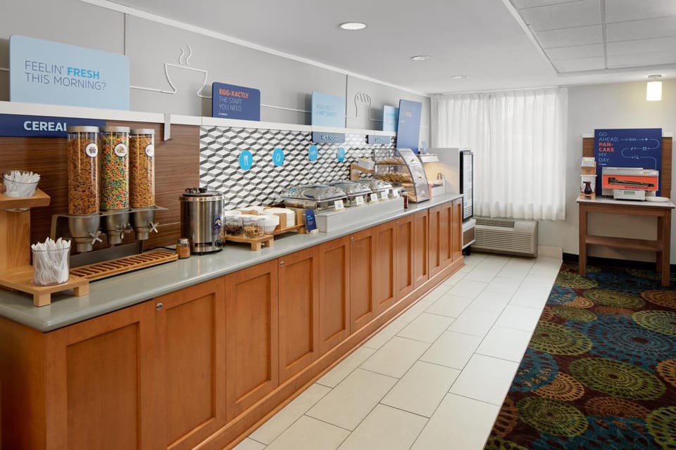 Holiday Inn Express Romulus / Detroit Airport By IHG Hotel in Romulus