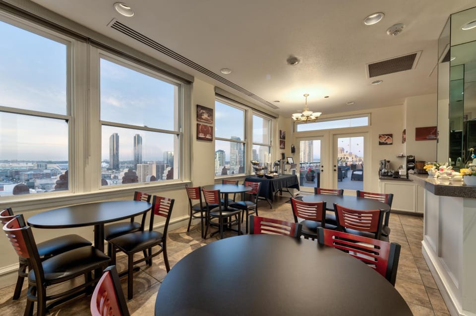 Gaslamp Plaza Suites Hotel in Gaslamp Quarter