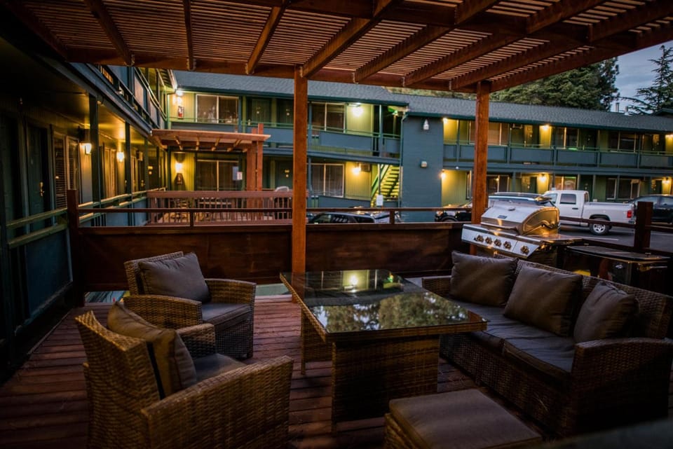 Big Pines Mountain House Motel in Stateline