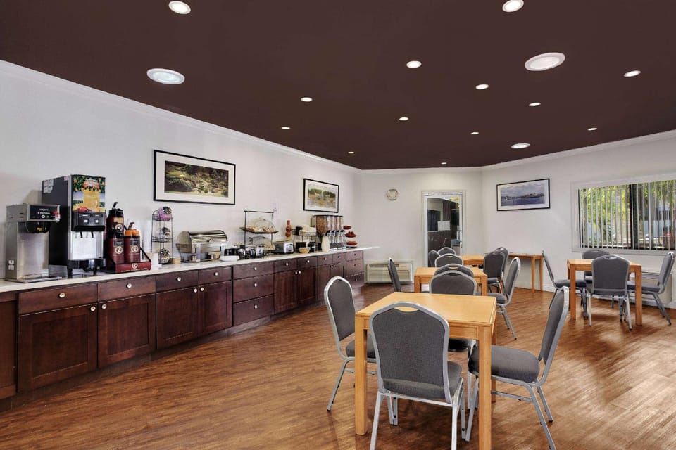 Ramada by Wyndham Torrance Hotel in Rancho Palos Verdes