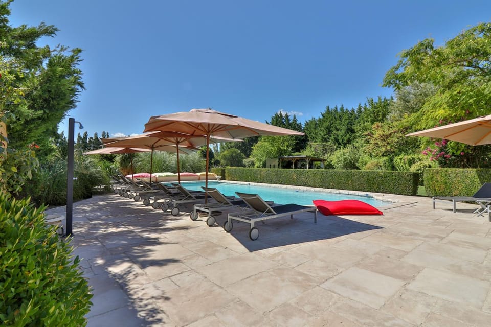 Les Carmes and spa Hotel in Le Thor