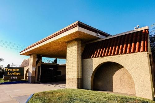 Tropic Lodge Motel in Stanton
