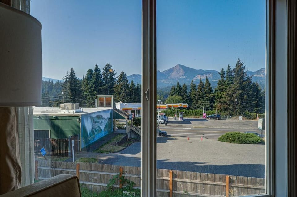 Columbia Gorge Inn Motel in Washington