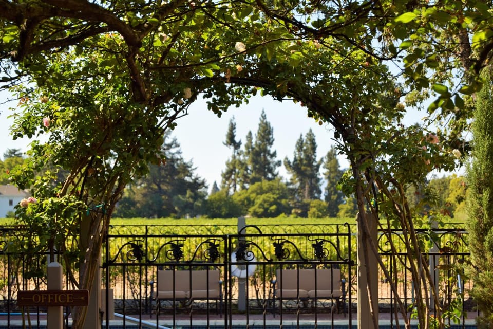 Vineyard Country Inn Inn in Saint Helena