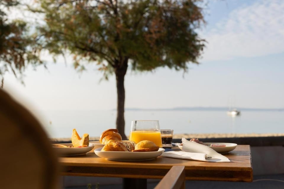 Hotel Les Flots Bleus Hotel in Le Lavandou