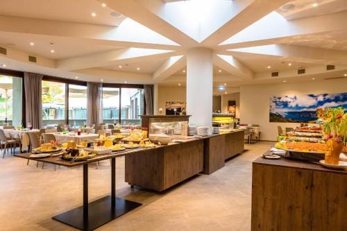 Le Torri Del Garda FamilySPA Resort Hotel in Torri del Benaco