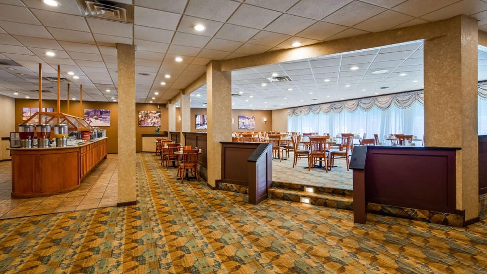 Best Western Plus Chicago Hillside Hotel in Bellwood