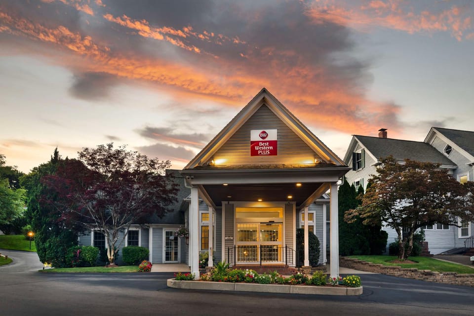 Best Western Plus Cold Spring Hotel in Kingston