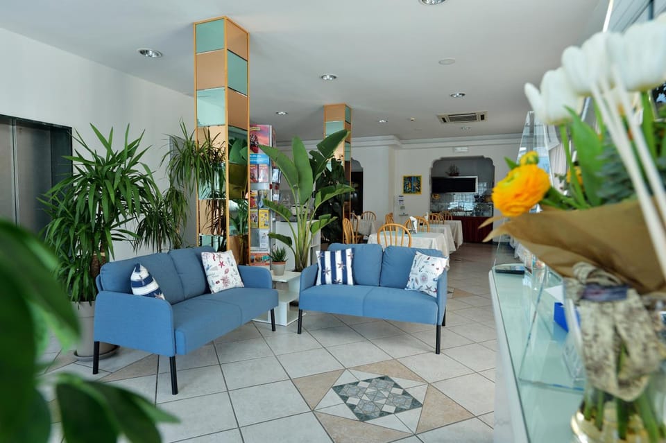 Shared lounge/TV area