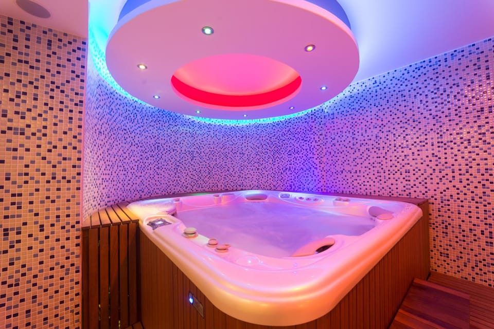 Hot tub