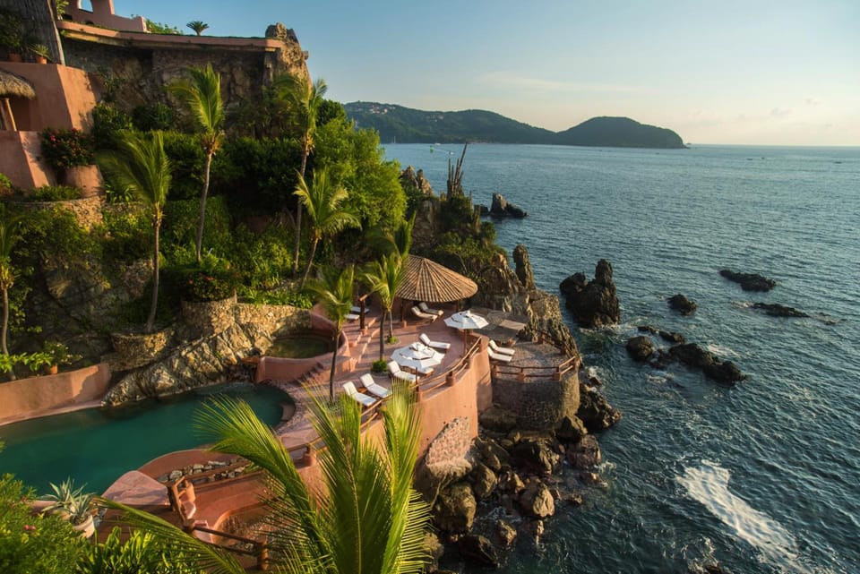 La Casa Que Canta Hotel in Zihuatanejo